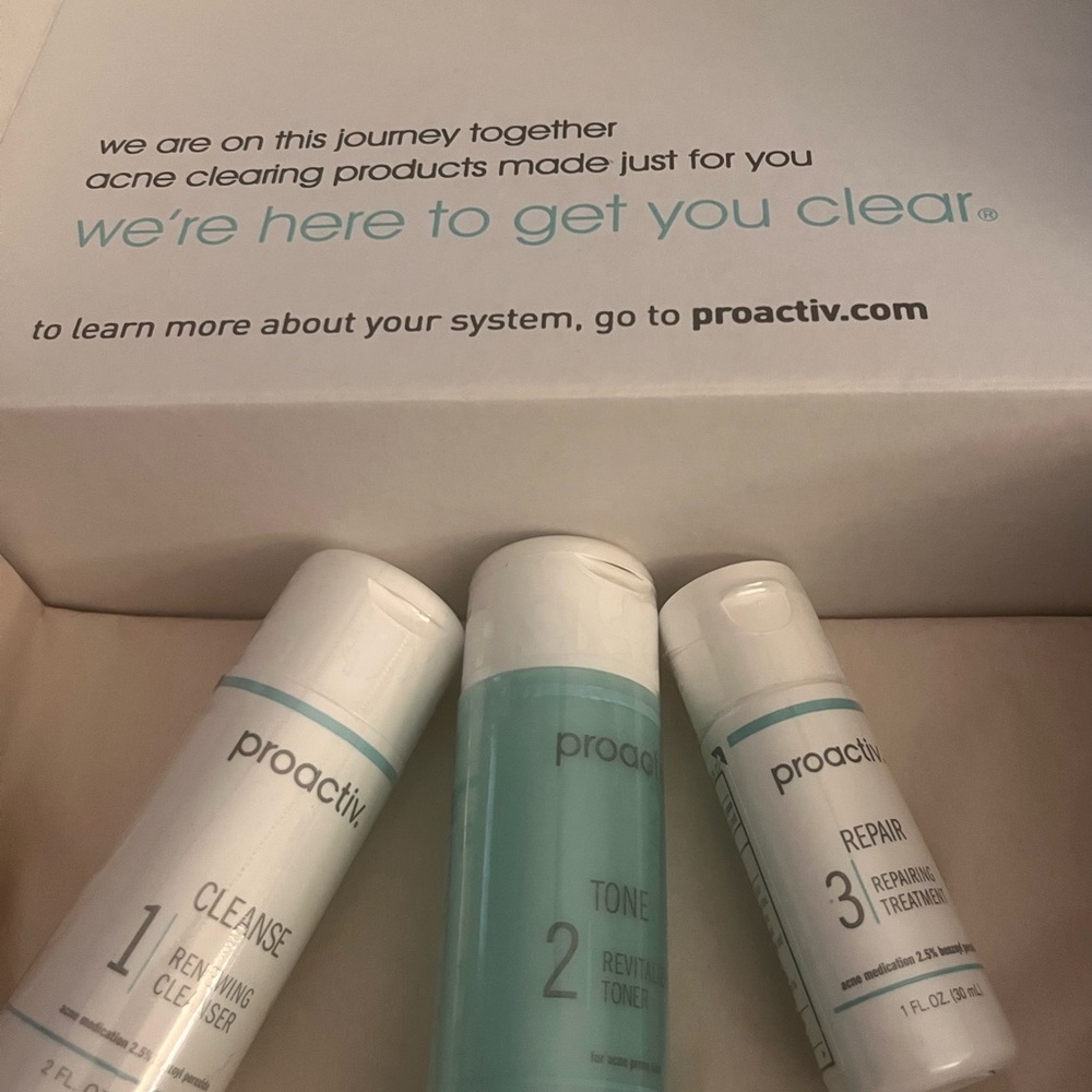 Proactiv White and Blue Skincare Trio - Picture 9 of 16